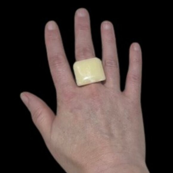 VINTAGE Chunky Ivory Lucite Statement Ring - EUC - Picture 1 of 7